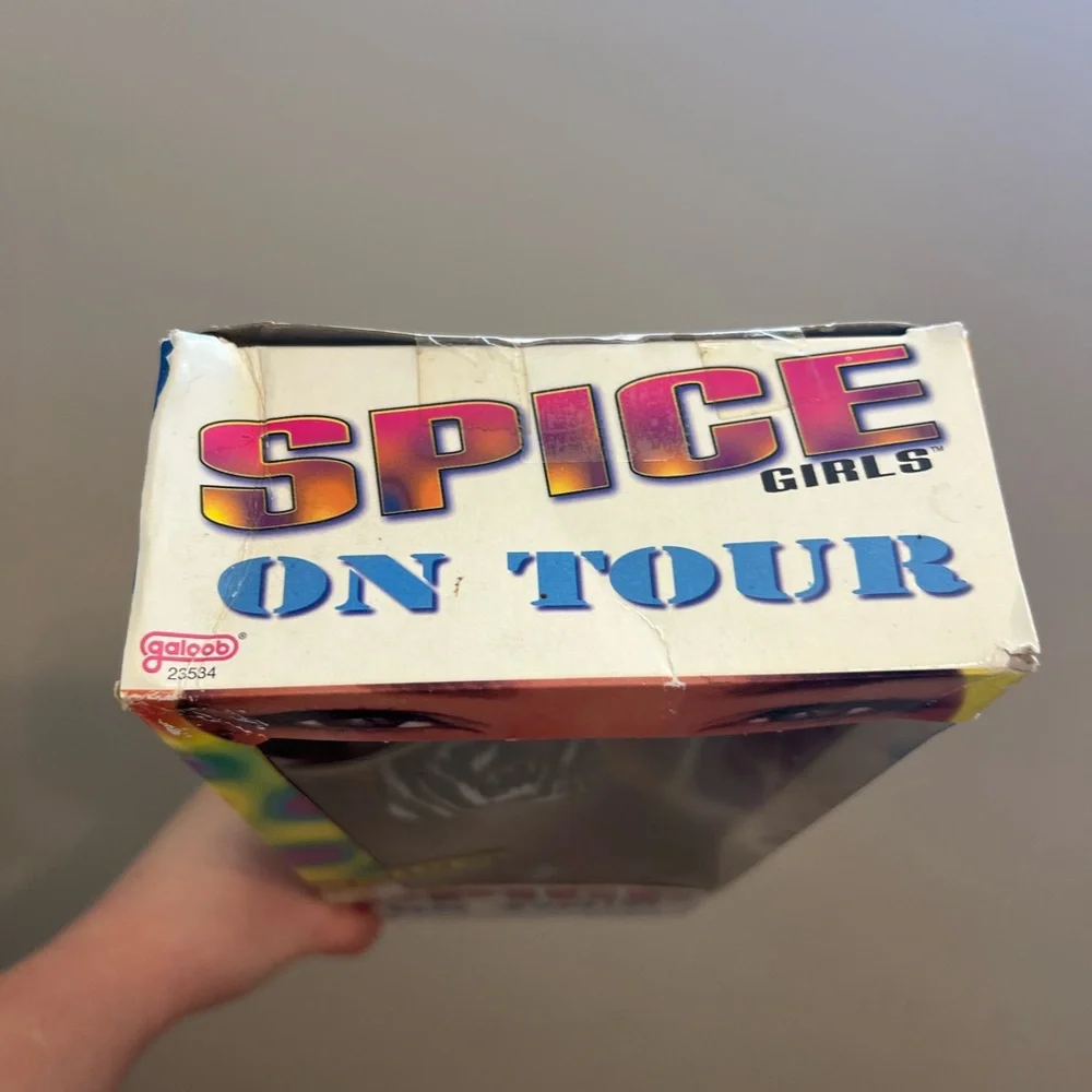 1998 Galoob “Spice Girls on Tour" Scary Spice (Melanie Brown) Collectable Doll - Picture 5 of 9